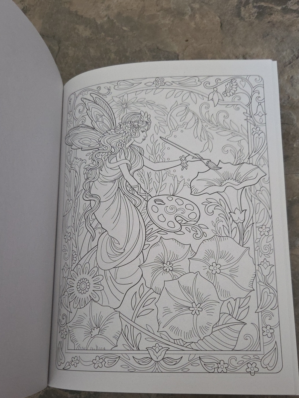 Set Of 3 Colorung Books - Picture 9 of 17